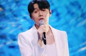 湖南卫视618晚会李荣浩献唱，随后李荣浩表示终于见到观众了