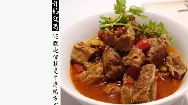 王小琼:穿三宅一生的私房大厨