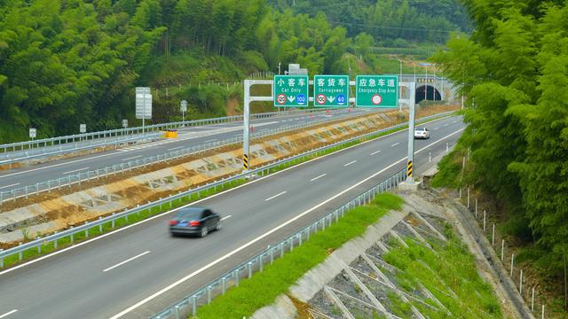 为什么贵州的高速路费用是全国最高的