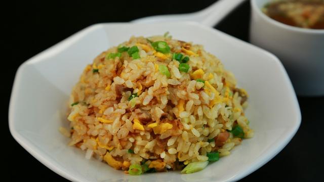 土豆丝炒饭怎么做的啊说详细点咯