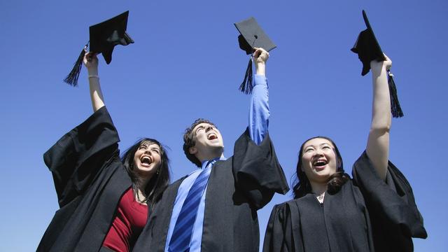 在大学里院级的三好学生和国家励志奖学金(专给贫困