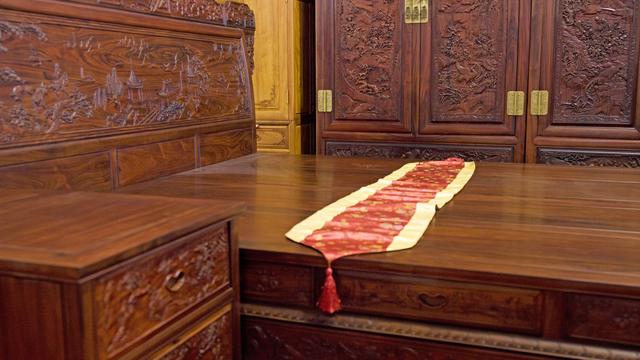 那里的红木家具好