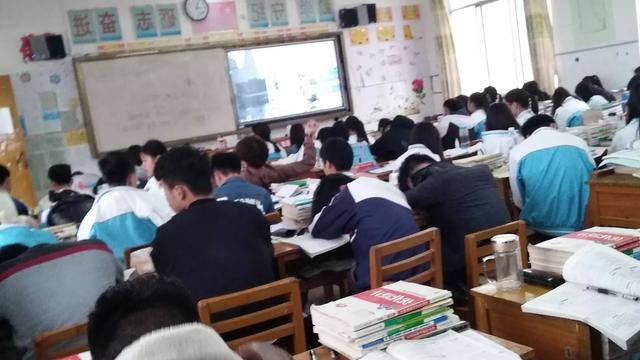 作为在校学生你认为从哪方面减轻父母的压力