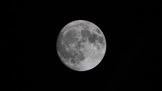 为什么在地球上夜晚能看到星星在太空中却看不到星星