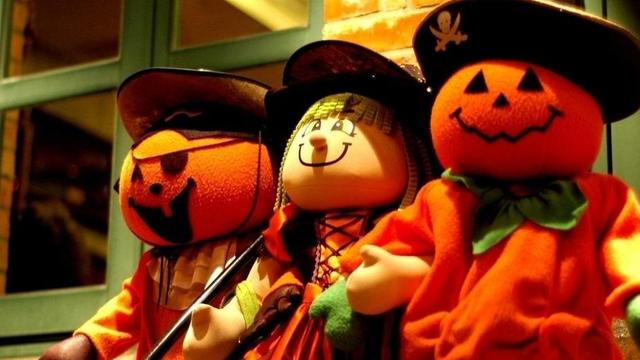 longago,peoplebelievedthatwitchesgatheredtogetherandghostsroamed