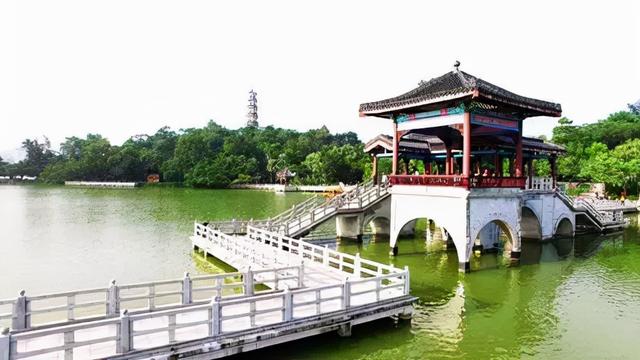 惠州西湖风景名胜区地处广东省东南部惠州市惠城中心区,由西湖和红花