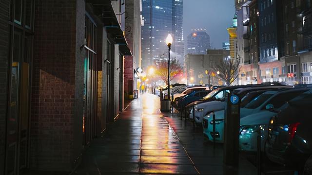 夜晚街上风景文案