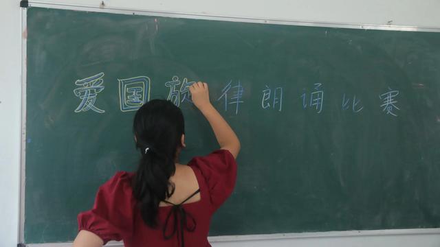 爱国的诗歌朗诵稿大全请推荐