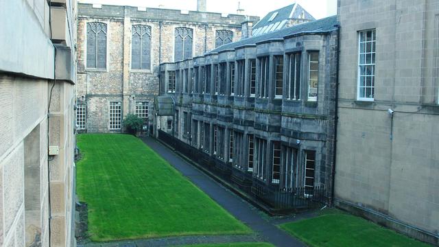 英国爱丁堡大学研究生申请条件