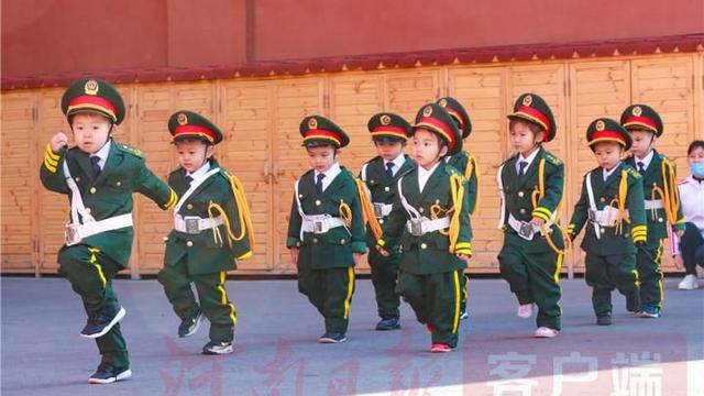 幼儿园升国旗的讲话稿