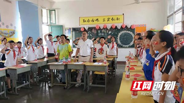 歌唱祖国诗歌朗诵完整版