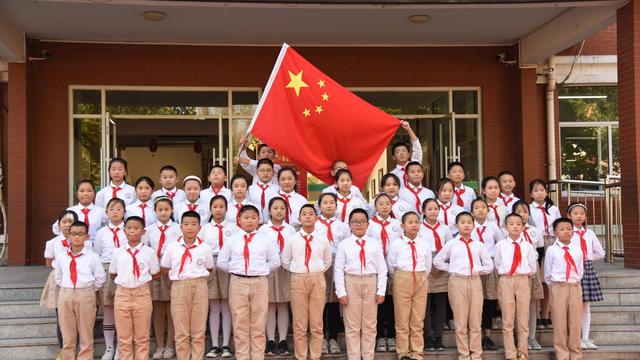 小学爱国诗歌朗诵稿件
