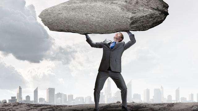 以下是乞丐级的描述:生活的重担把他她压成一张弓,可即便像蝼蚁一样