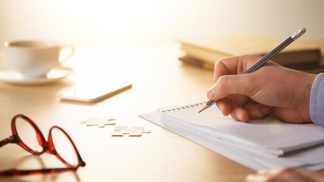 矚物思人一篇作文（倒敘）400字