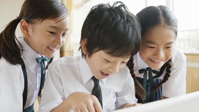 关于校园安全的主持词