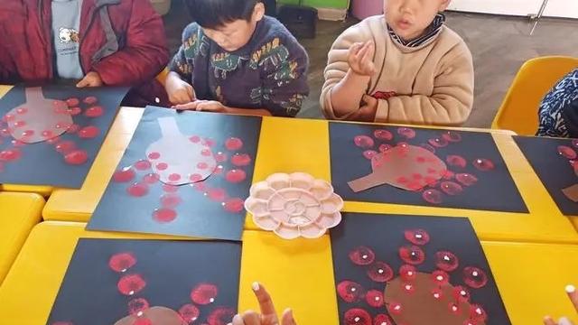 《糖葫芦》中班美术教案