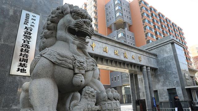 关于世界法学类专业大学排名