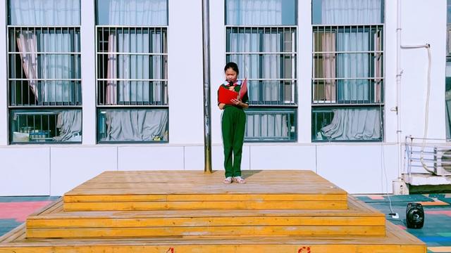 庆祝教师节小学生升旗仪式主持词精选