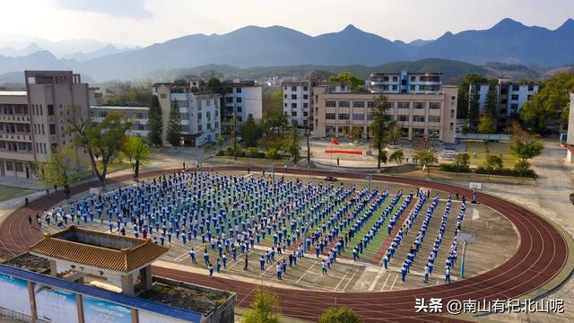 小学毕业登记表操行评语精选