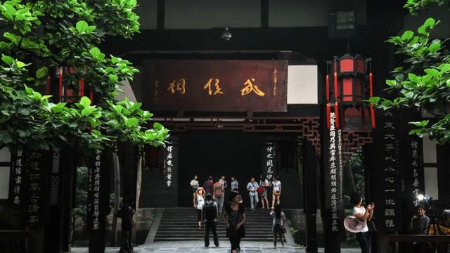 带有山的诗句大全100个
