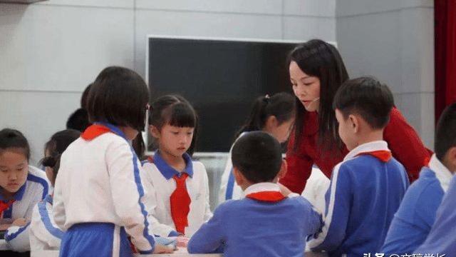 小学六年级毕业典礼主持词