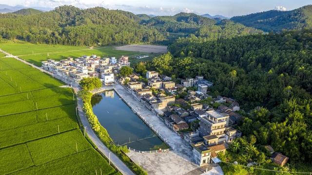 美丽的小村庄作文通用