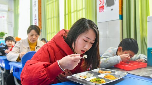 学校陪餐制度解读