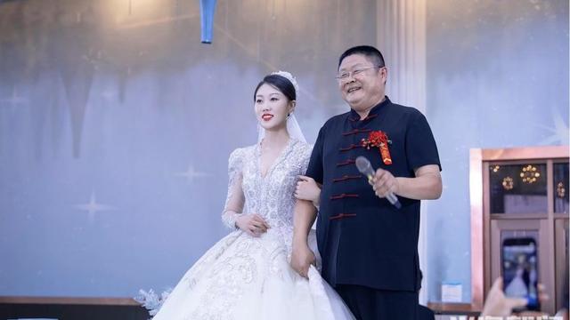 女儿结婚父亲唱什么歌祝福