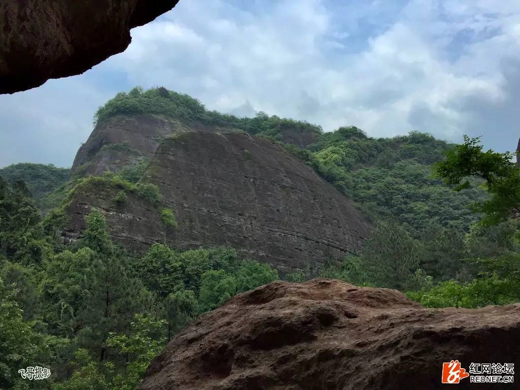 丹霞留青史，红星耀湖湘——参观仙姑岩红军营记