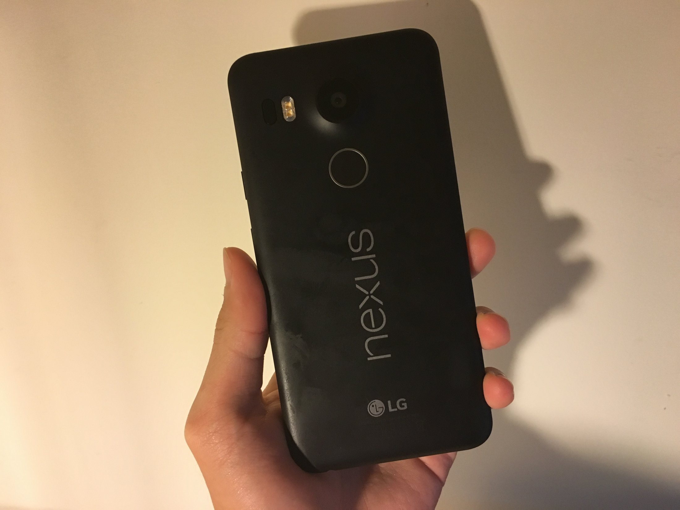 LG Nexus 5X 拆箱 ：简易、纯碎的感受