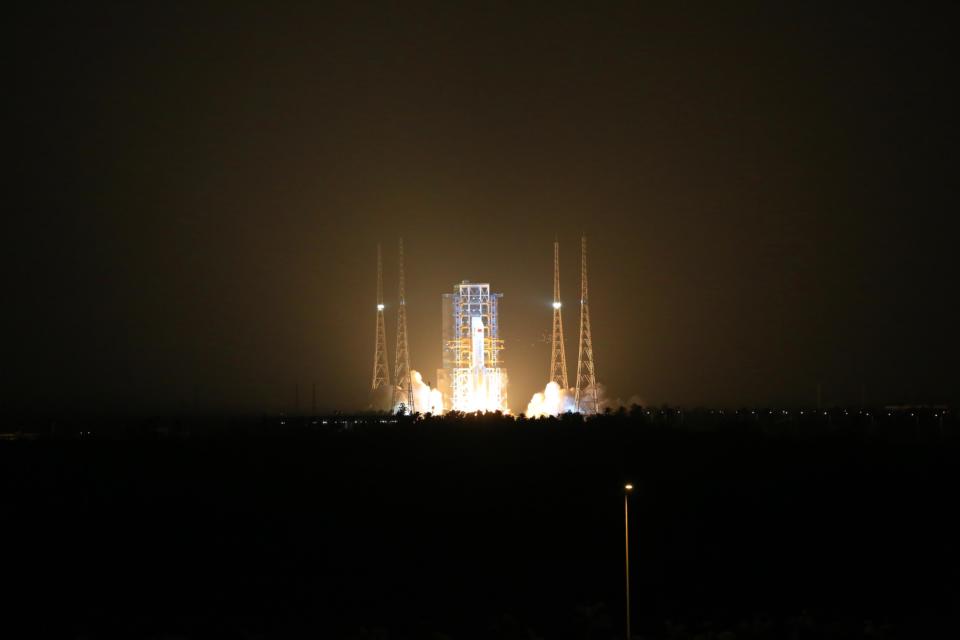 中國運載能力最大的火箭長征五號首飛成功，亮點全在此
