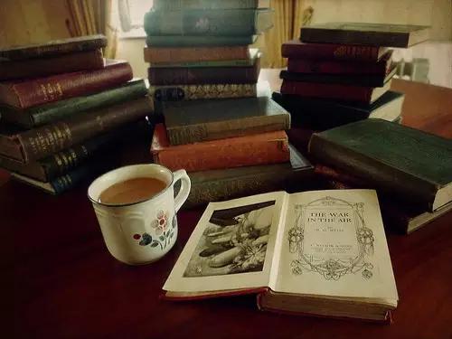 1663年，英国有了第一首茶诗—《On Tea》