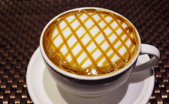 焦糖玛奇朵：甜蜜的印记 甜甜的玛奇朵咖啡