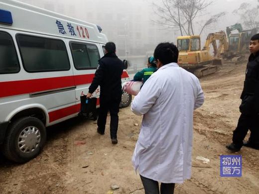 [春节我在岗位上]广西三江：侗乡暖心民警及时救助被弃女婴