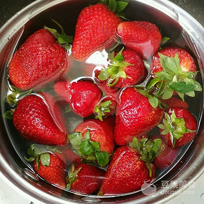 Strawberry the practice of 1000 cake