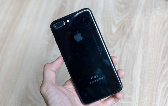 iPhone已被遗弃：iPhone7亮黑在我国从高价到无人过问！