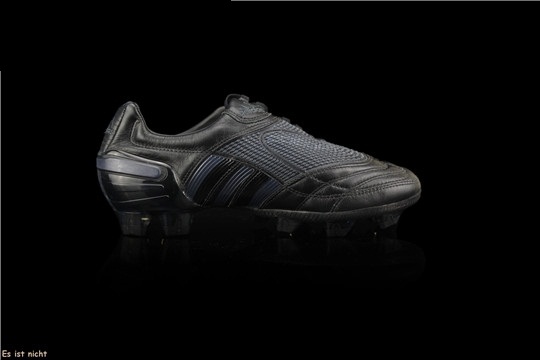 足球鞋颜论自由:托尼克罗斯鞋码43居然曾