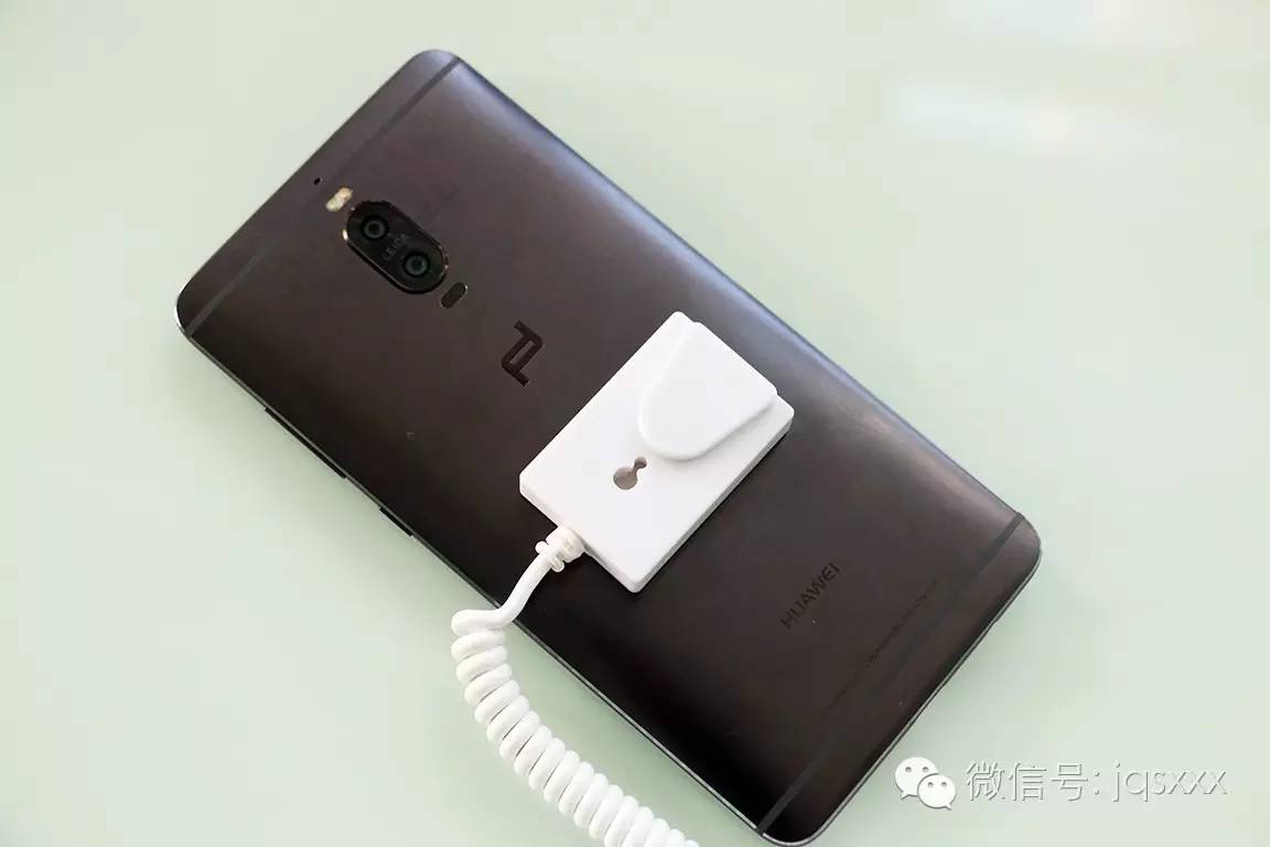 看真机！玛莎拉蒂版层次感爆棚 华为公司Mate 9 Pro标准图集