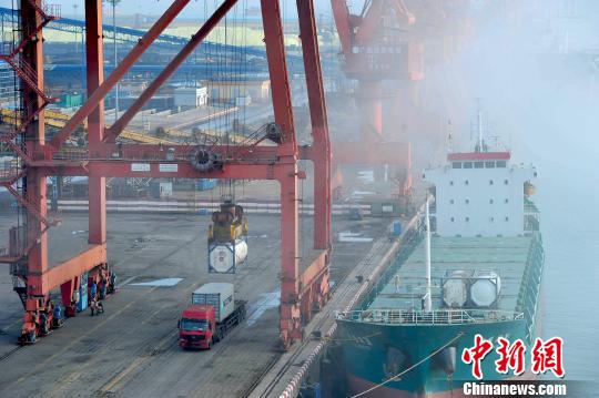 中国商务部：外贸下行压力加大 将实施积极进口政策
