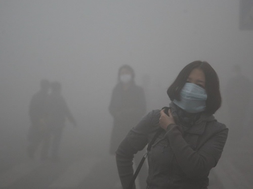 郑州雾霾红色预警，平安驾驶谨记这几点
