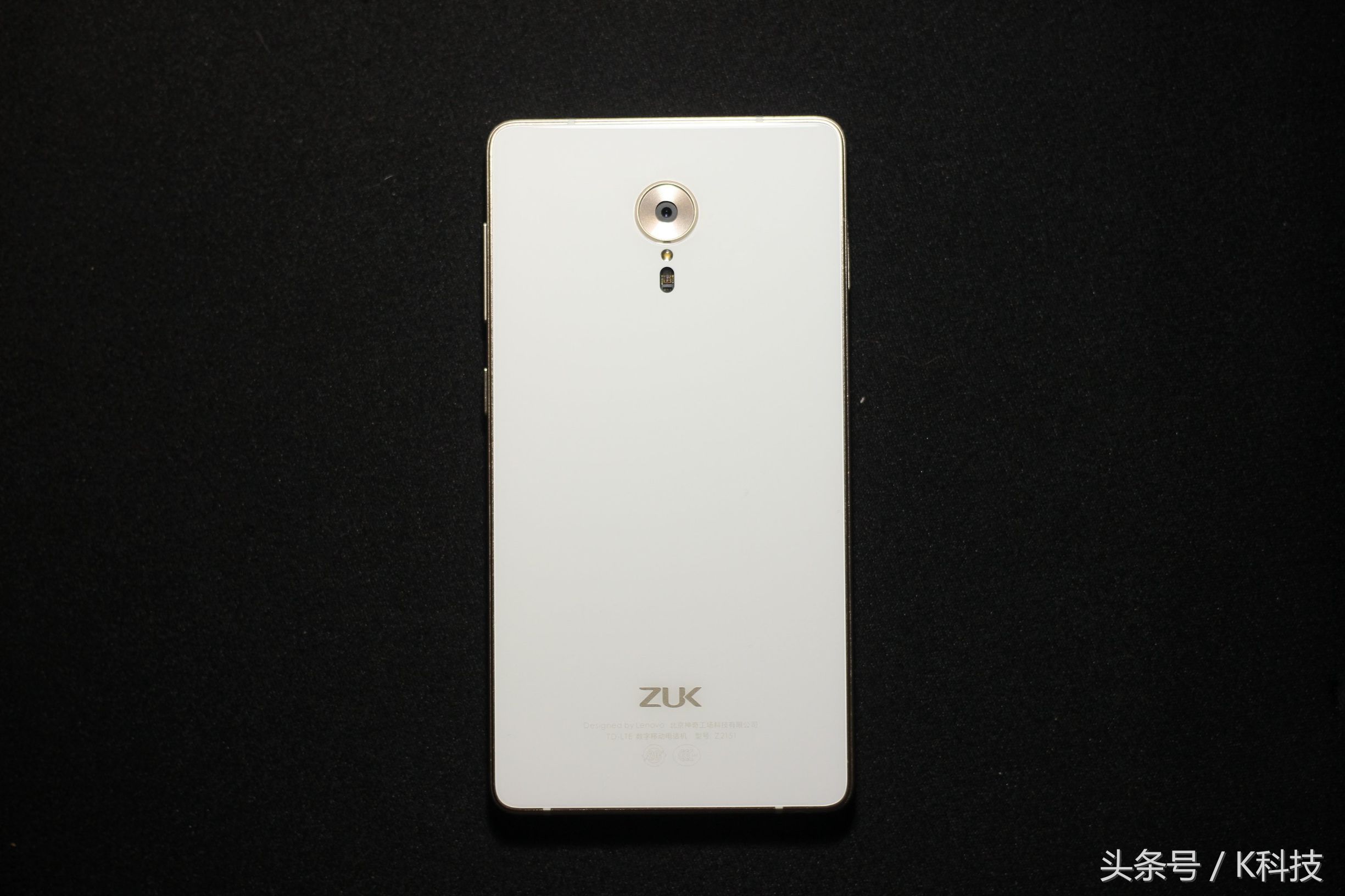 ZUK Edge图赏：比小米MIX屏小但长相不低的全屏手机