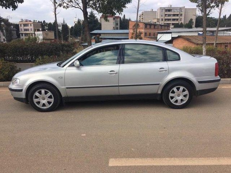 实拍2004的大众 帕萨特 不到3万 新手买来练练手不错