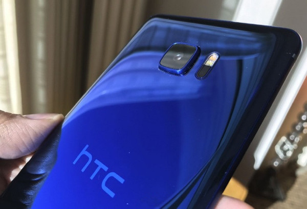 HTC明日连射三款新手机 先讨论一下真机图