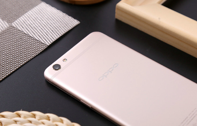 OPPO R9sPlus显示屏大享有，美肤自拍照给你更信心