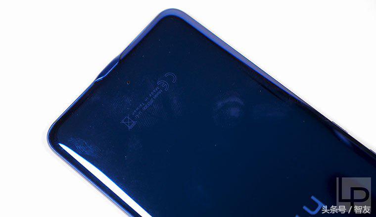 HTC U Ultra宝石蓝实机拆箱图赏