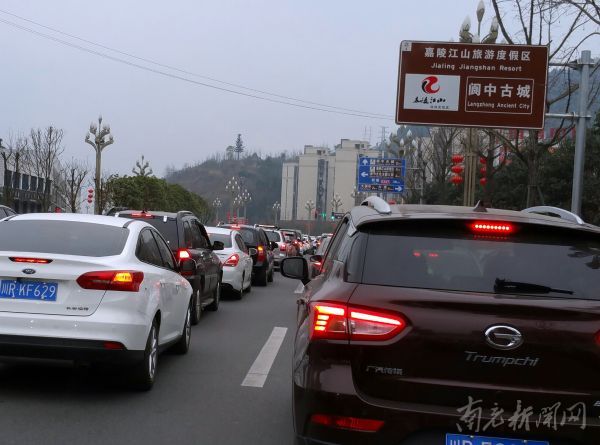 春节大假 预计60万私家车涌入阆中城区