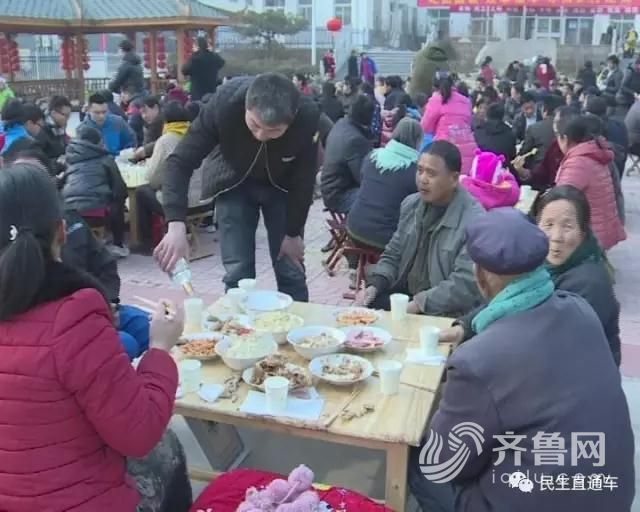 山东莱芜：600人一起吃饭过年的景象 你见过吗