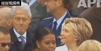 克林顿直勾勾盯着川普美艳女儿，还不住舔嘴唇？！希拉里的表情亮了……