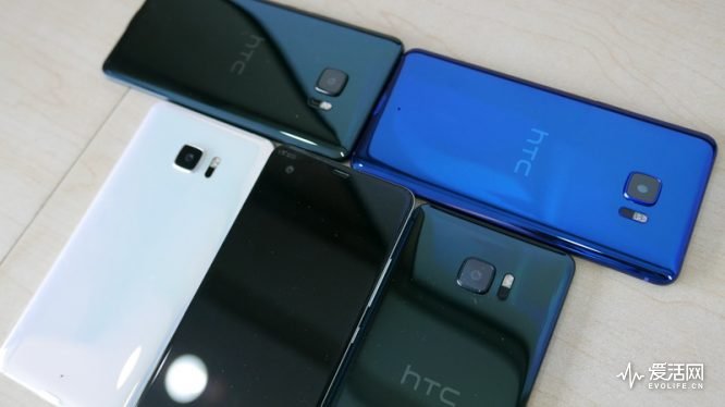 中国发行版HTC U Ultra即将来临 主辅双屏幕产生大量游戏玩法