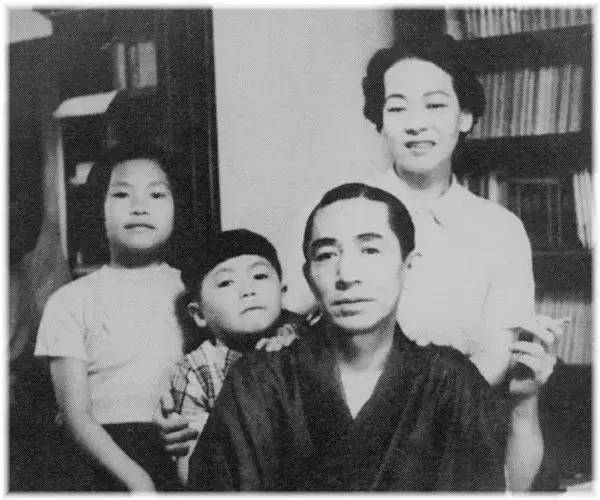 纪念｜《夏目漱石之妻》：冷暖自知的明治婚姻故事